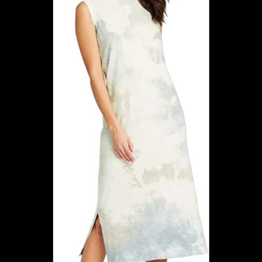 Women’s sleeveless Tie-Dyed dress.